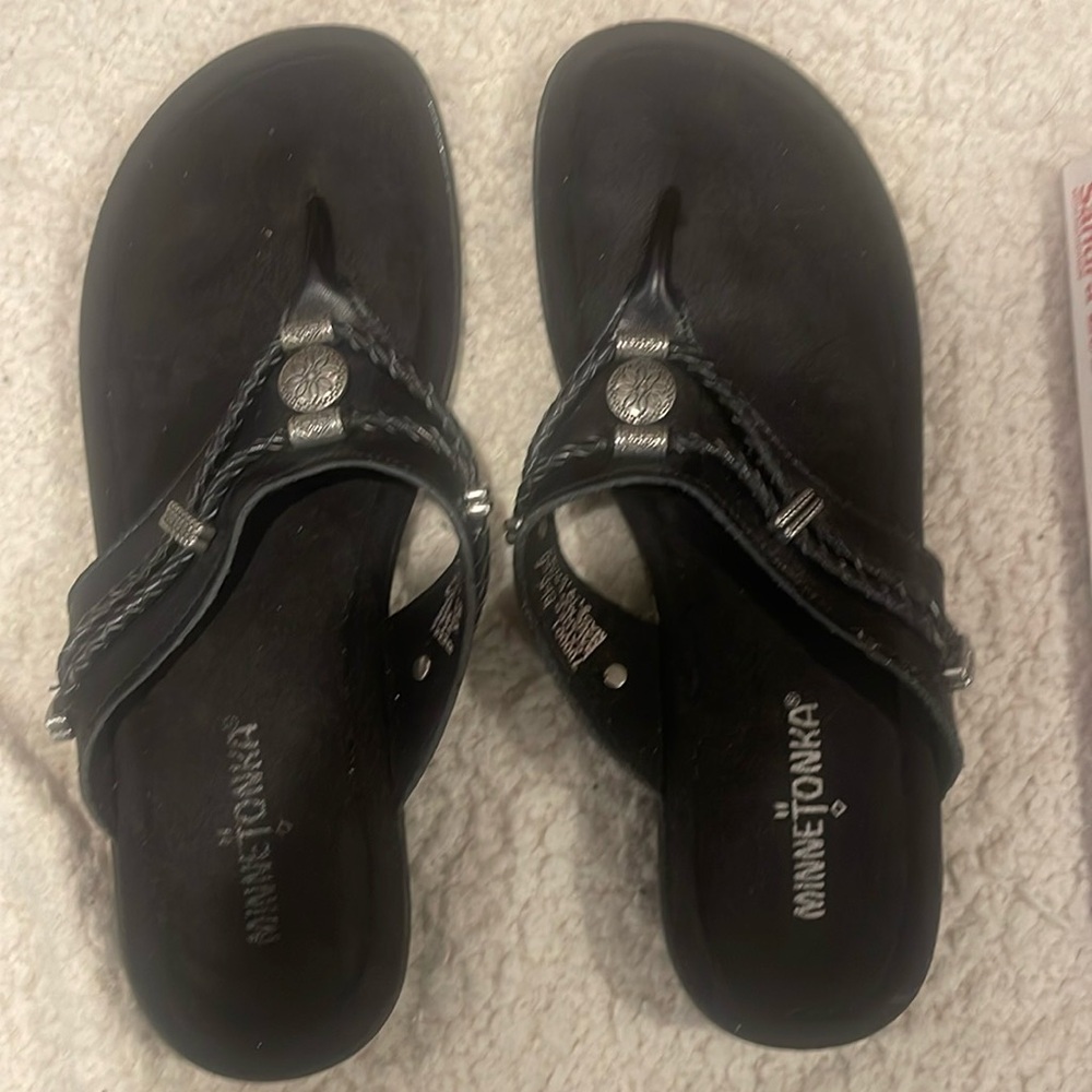 The are a size 8 black summer sandal